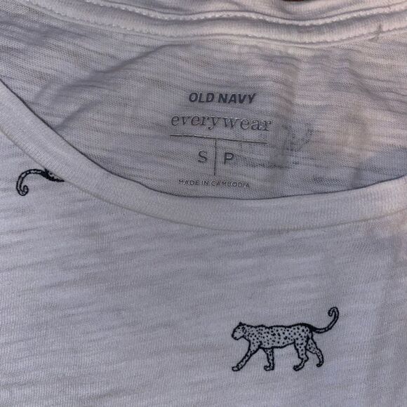Old Navy Cheetah Everywhere Tee White & Black Size Small - Picture 4 of 7